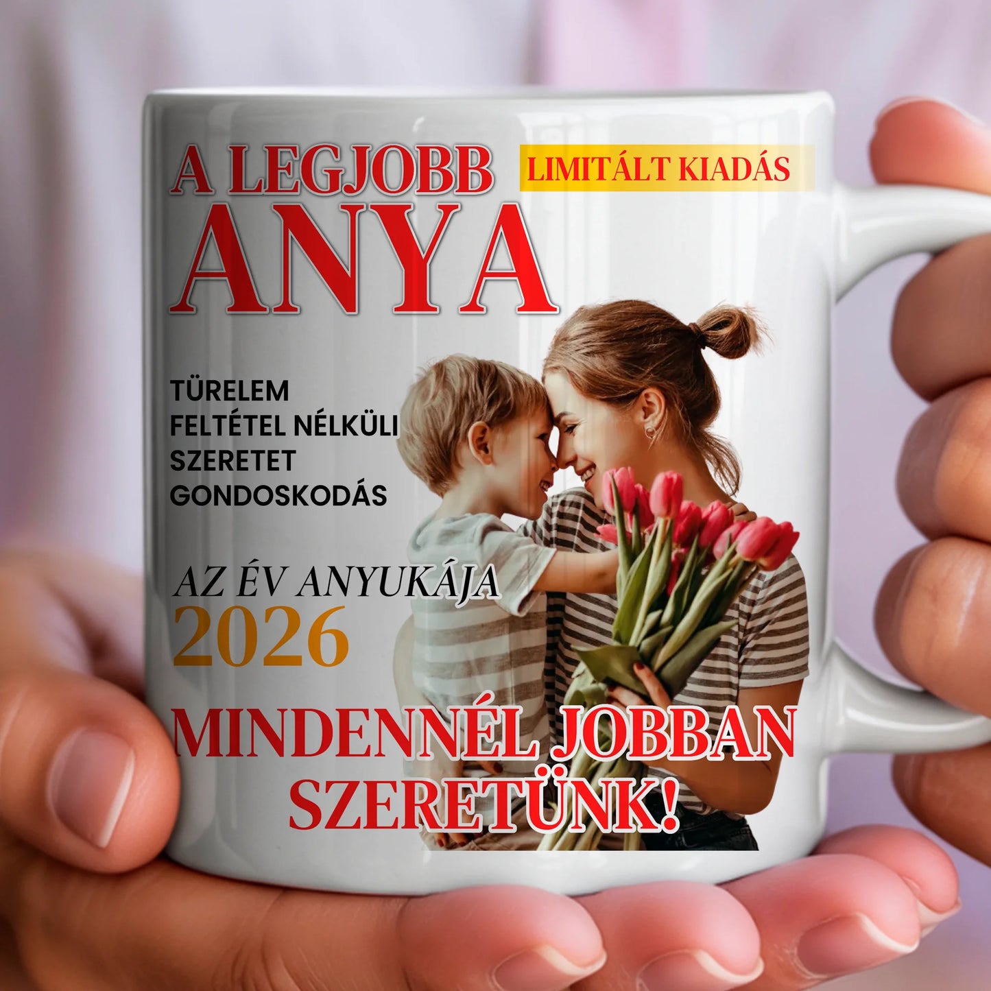 „Az Év Anyukája” egyedi bögre – Saját fotóval és szöveggel személyre szabva